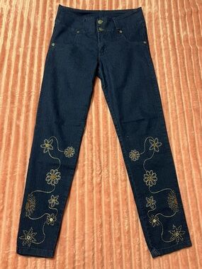 Colombian "Levanta Cola" (Butt-Lifting) Jeans